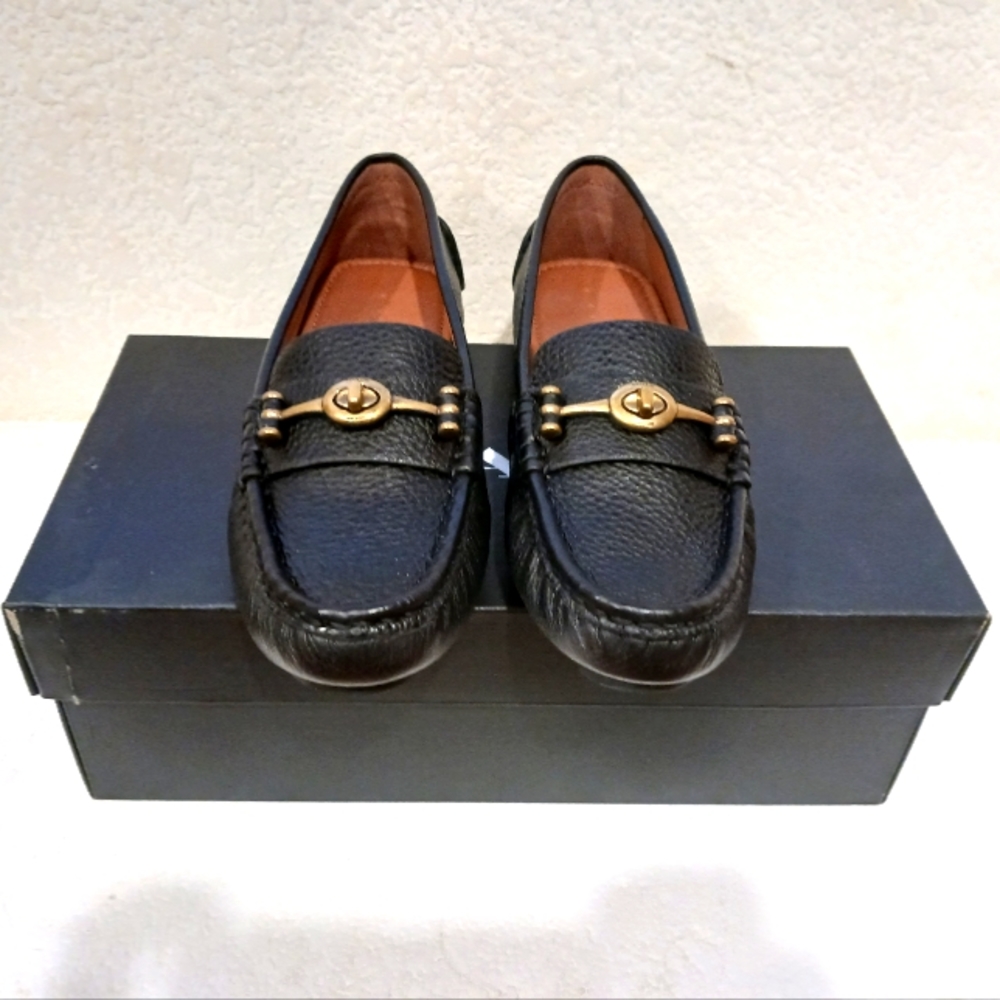 Coach - Picture 2 of 4